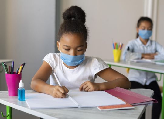 girl-writing-class-while-wearing-medical-mask