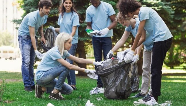 young people volunteering to clean up a park